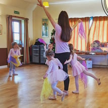 Ballet classes for 3-4 year olds. Dragonflies (3+), Dance With Sophie, Loopla